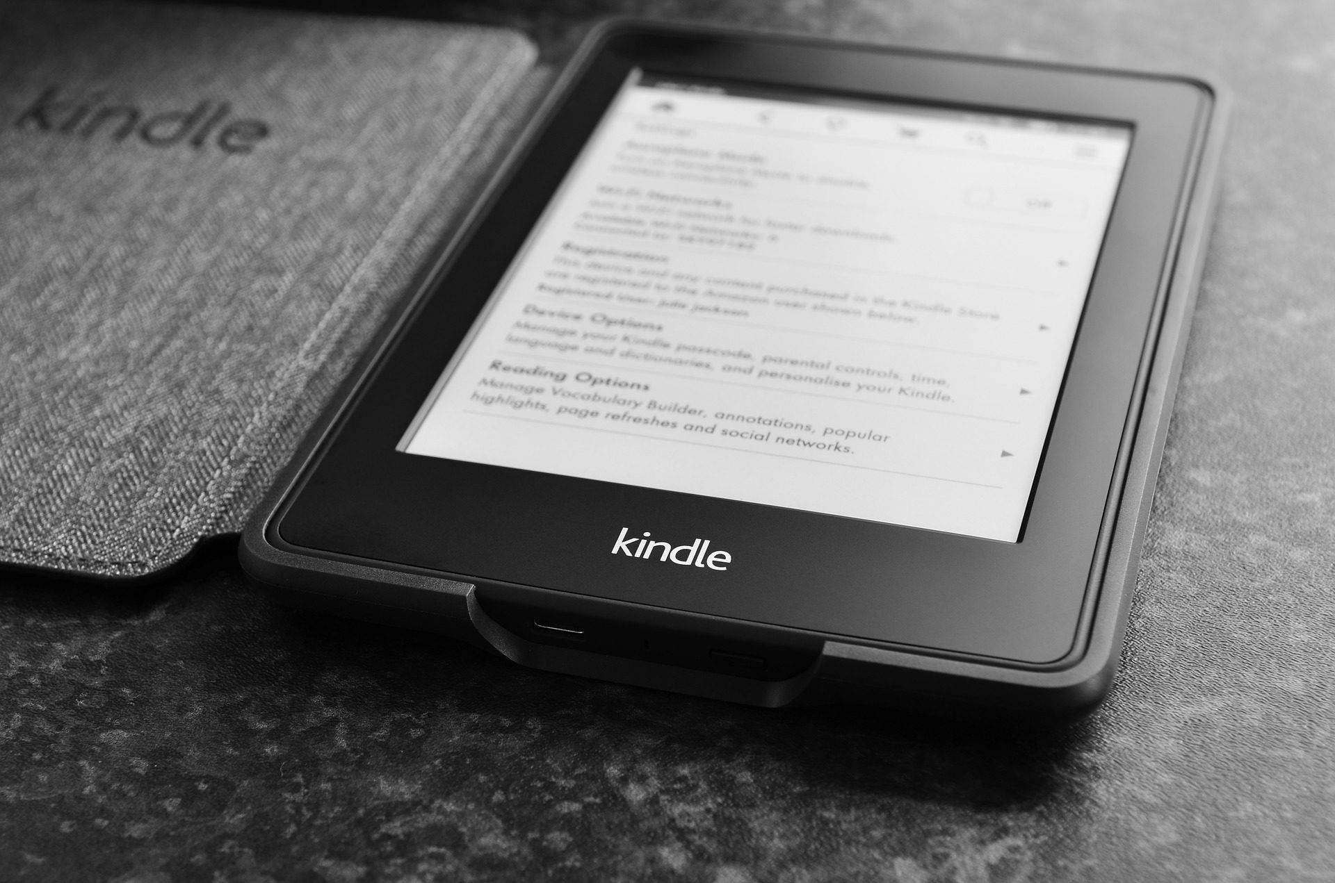 Kindle tablet, čitač (Pixabay)