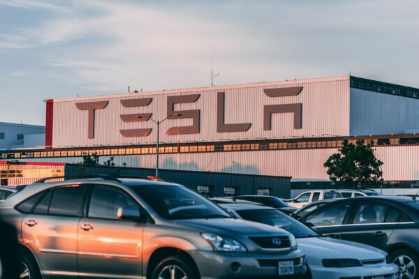 Tesla, fabrika