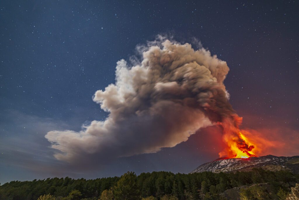 Vulkan Etna Sicilija Italija erupcija 2022. godina (FOTO-Beta-AP)