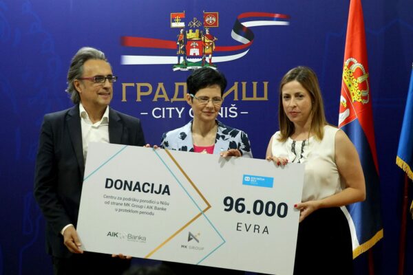 Predstavnici MK Group i AIK banke i SOS Dečija sela