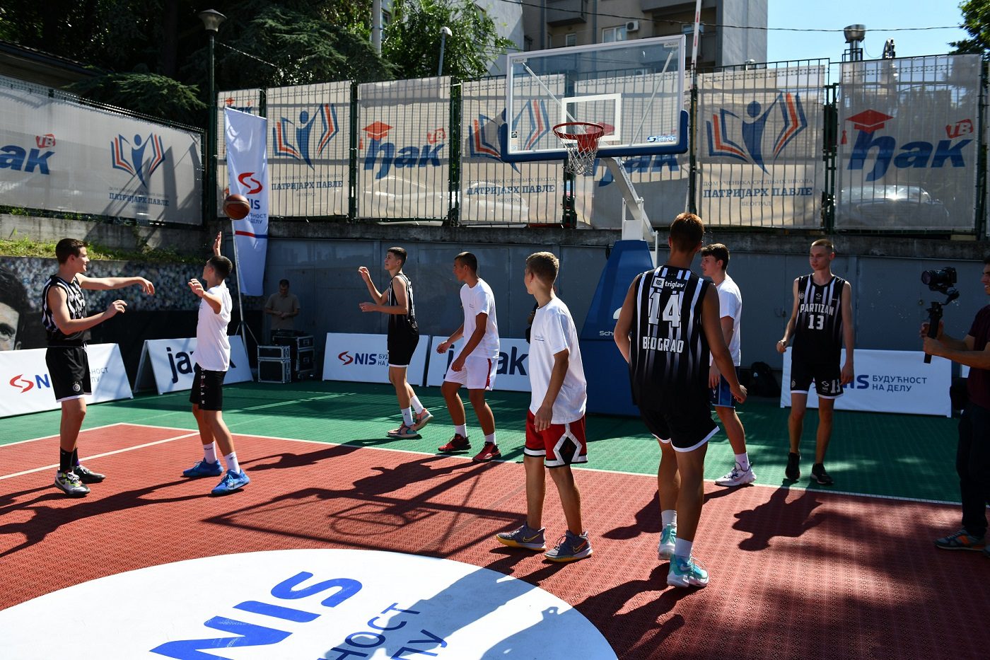 Deca igraju košarku, dečiji kamp "Srbija te zove"