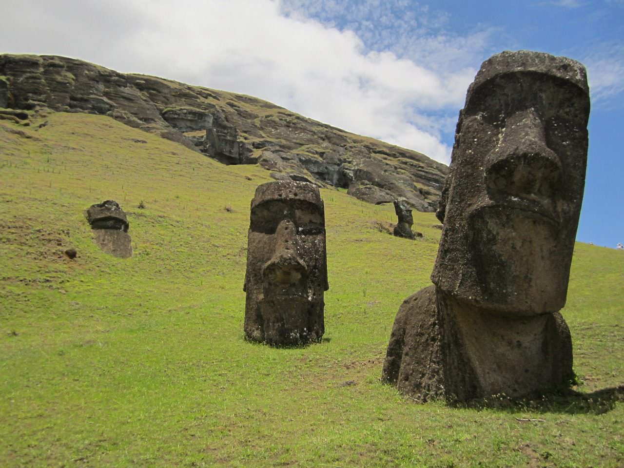 Moai statue (Pixabay)