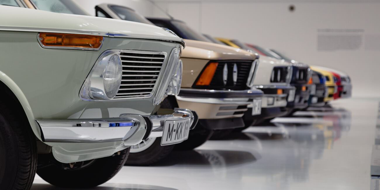 Automobili, vozači, Unsplash