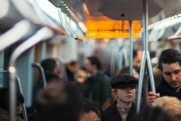 Metro, prevoz, ljudi (Unsplash)