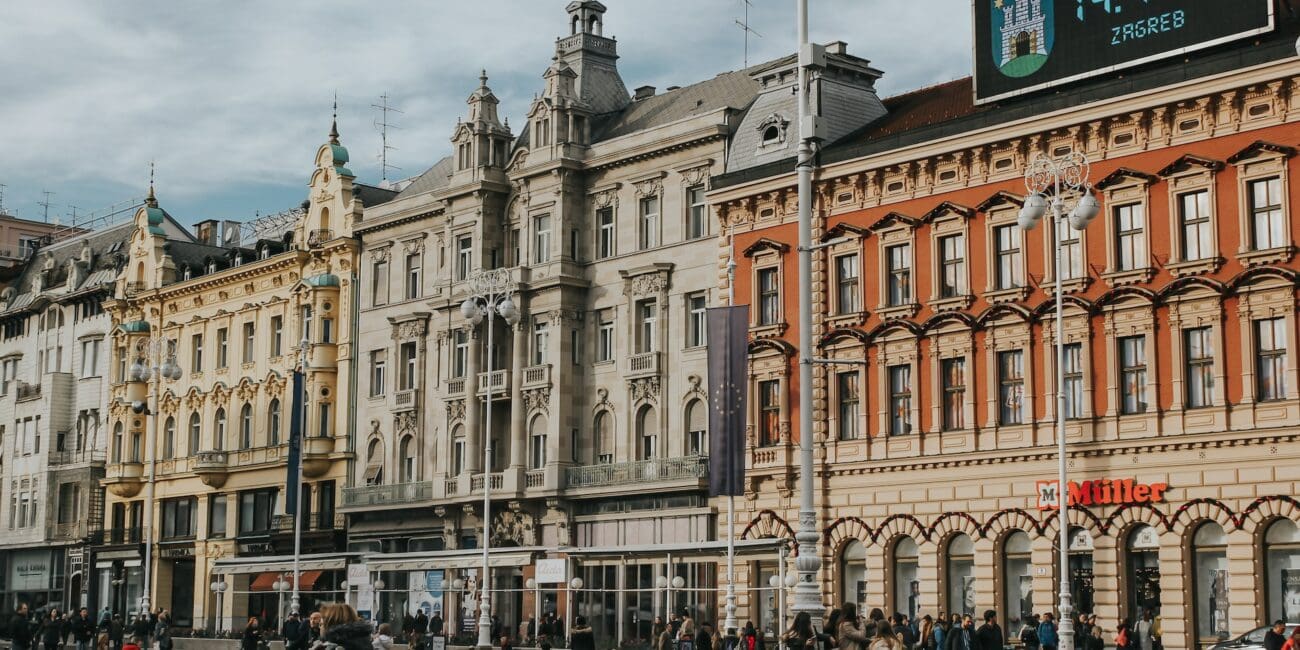 Prosečna mesečna neto plata