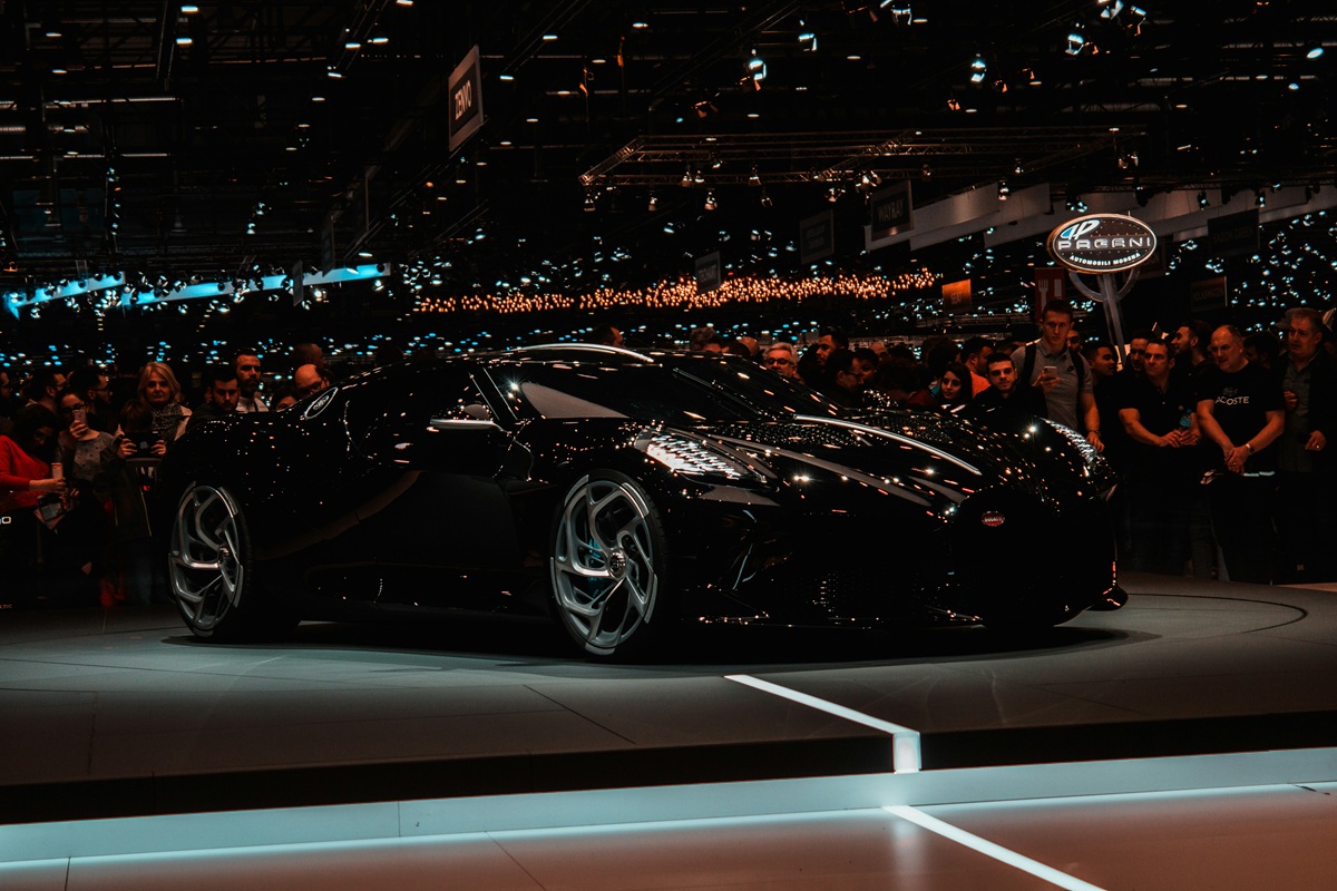 Bugatti-la-voiture-noire_tim-meyer-unsplash.jpg