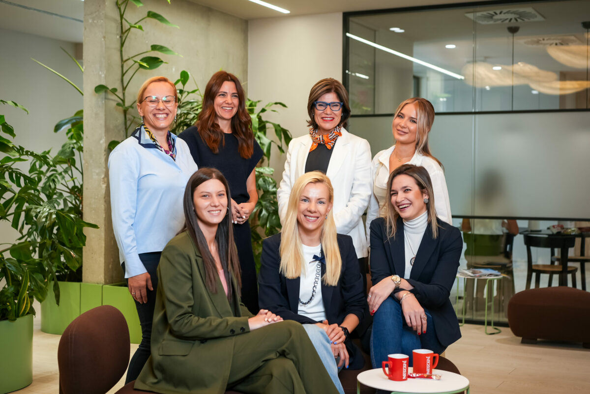 Jovana Uzelac, Nestle, mladi