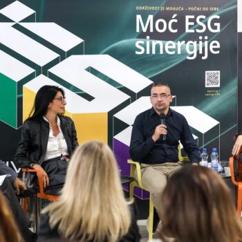 Miša Stojiljković, psiholog i novinar; Snežana Milutinović, psihološkinja i direktorka Centra za primenjenu psihologiju; Ljubiša Bojić, futurolog iz Laboratorije za digitalno društvo Instituta za filozofiju i društvenu teoriju Univerziteta u Beogradu i spoljni saradnik Complexity Science Hub-a u Beču; i Ana Đurić Konstrakta, umetnica