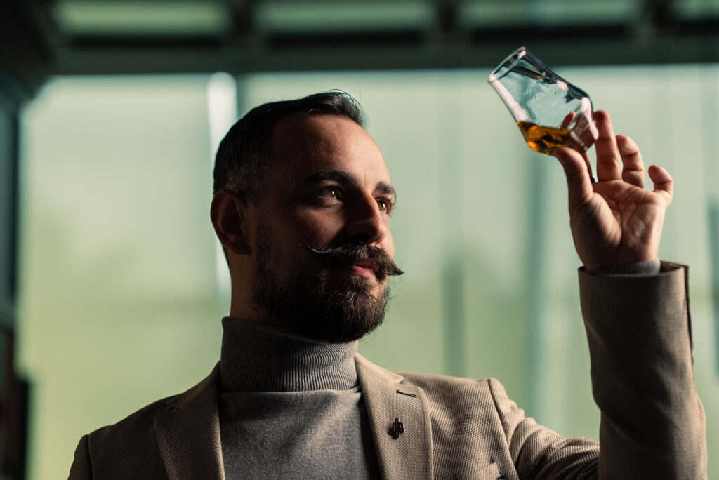 Riddle Bar, Copy Taste