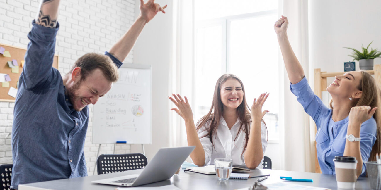 Plata, kancelarija, posao