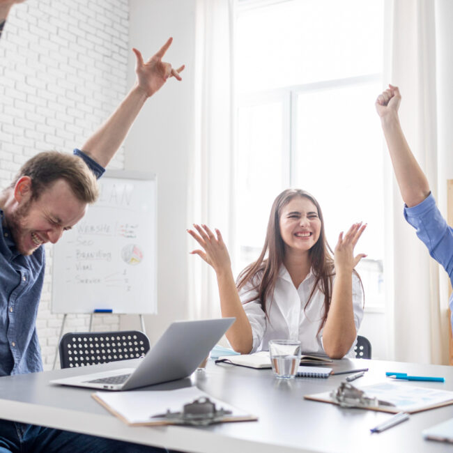 Plata, kancelarija, posao