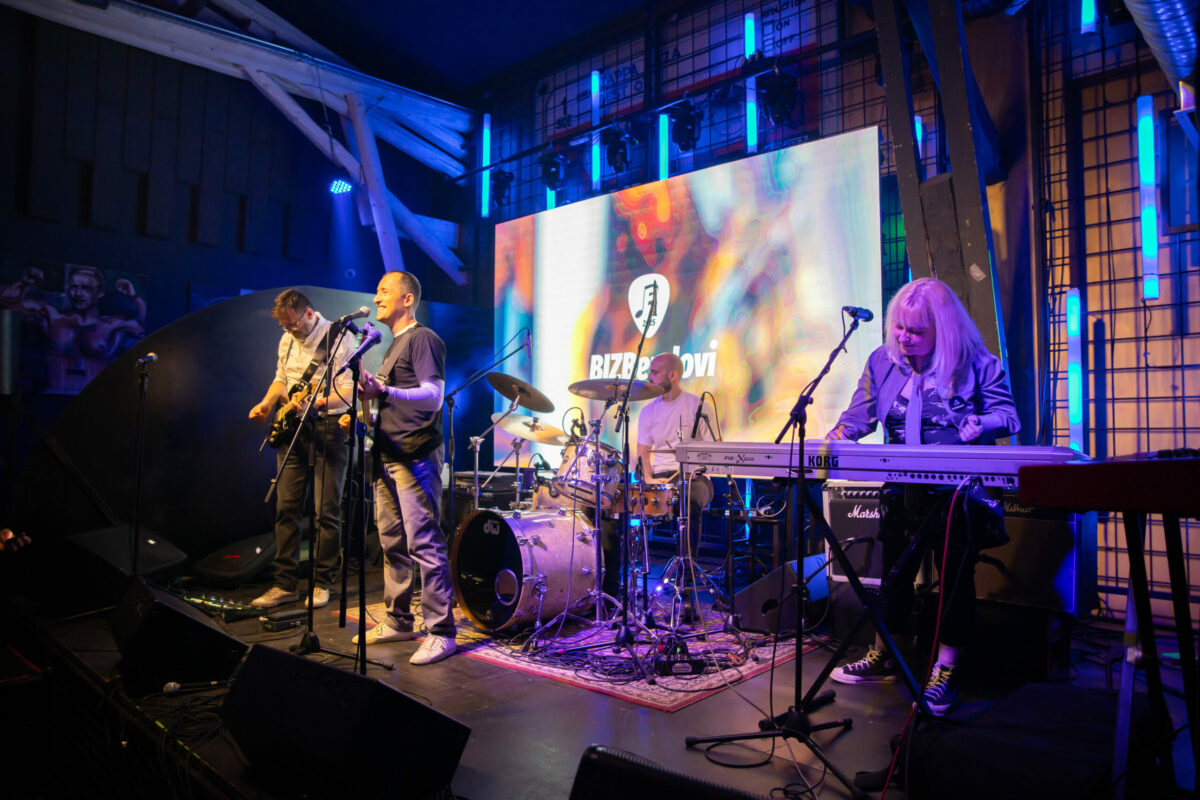 Alterset, BIZBendovi