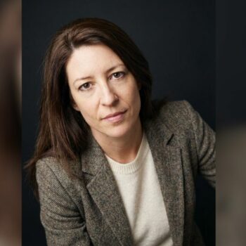 Autor fotografije: Mirjam Maričić, Privatna arhiva, autorka teksta se fotografisala sama i u AI zamenila pozadinu. (Fotografiju sala Marija Andrić)