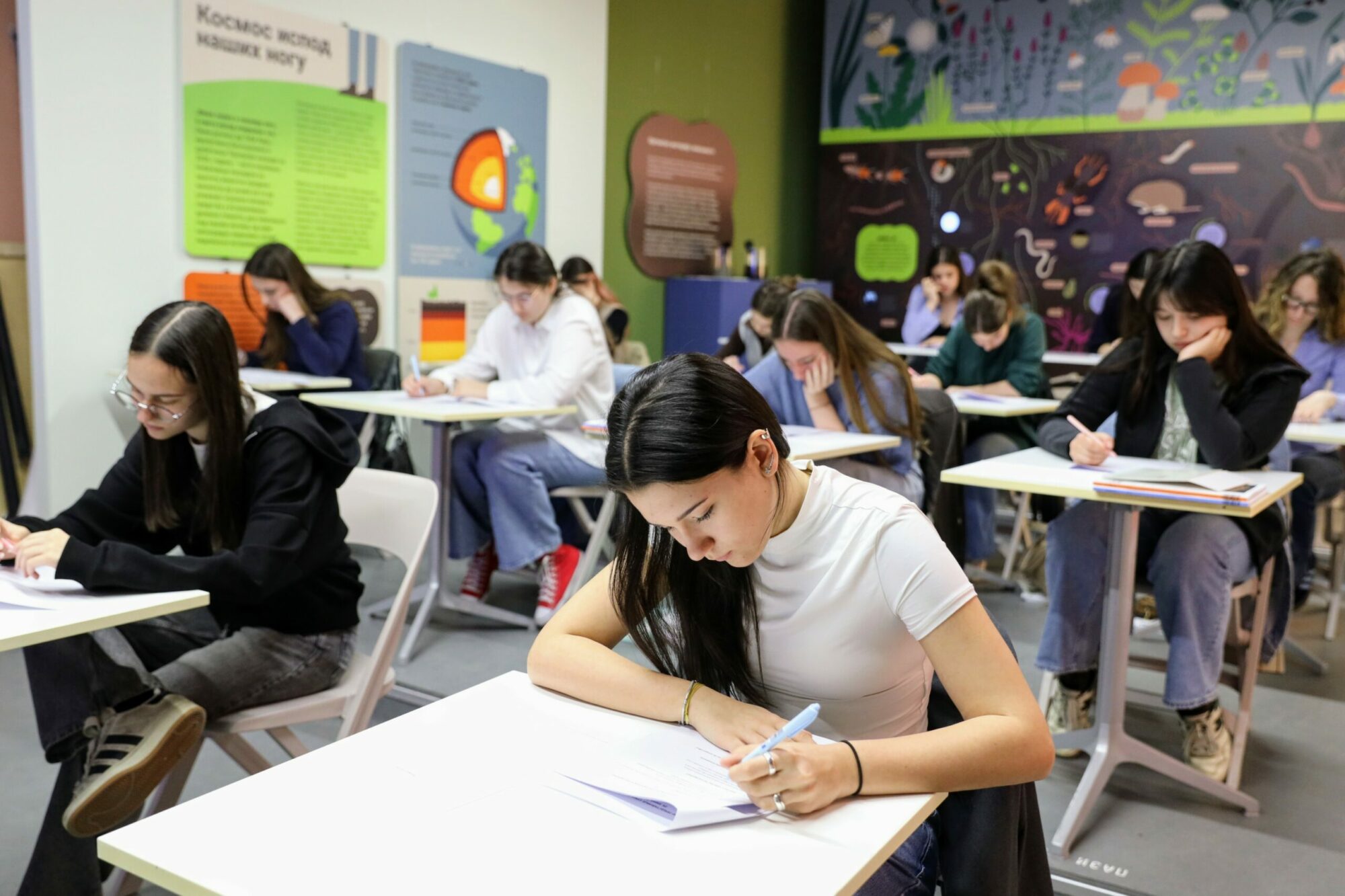 ISKRA je učenica Matematičke gimnazije i postala je deo tima za izradu mini-satelita u Indiji