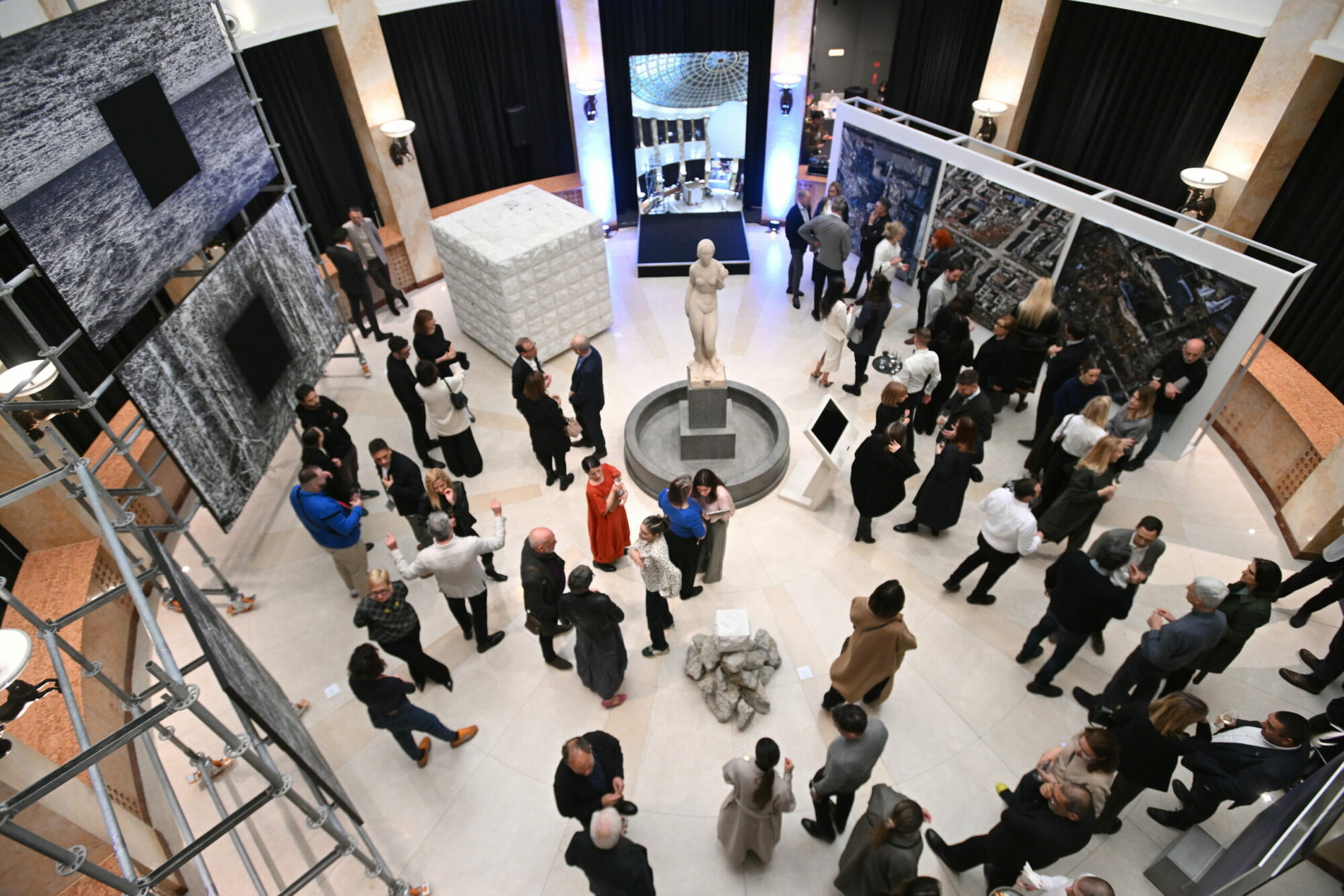 Palata nauke postaje mesto susreta nauke i umetnosti otvaranjem ciklusa „Hipoteza” i prve izložbe „Nulta hipoteza”