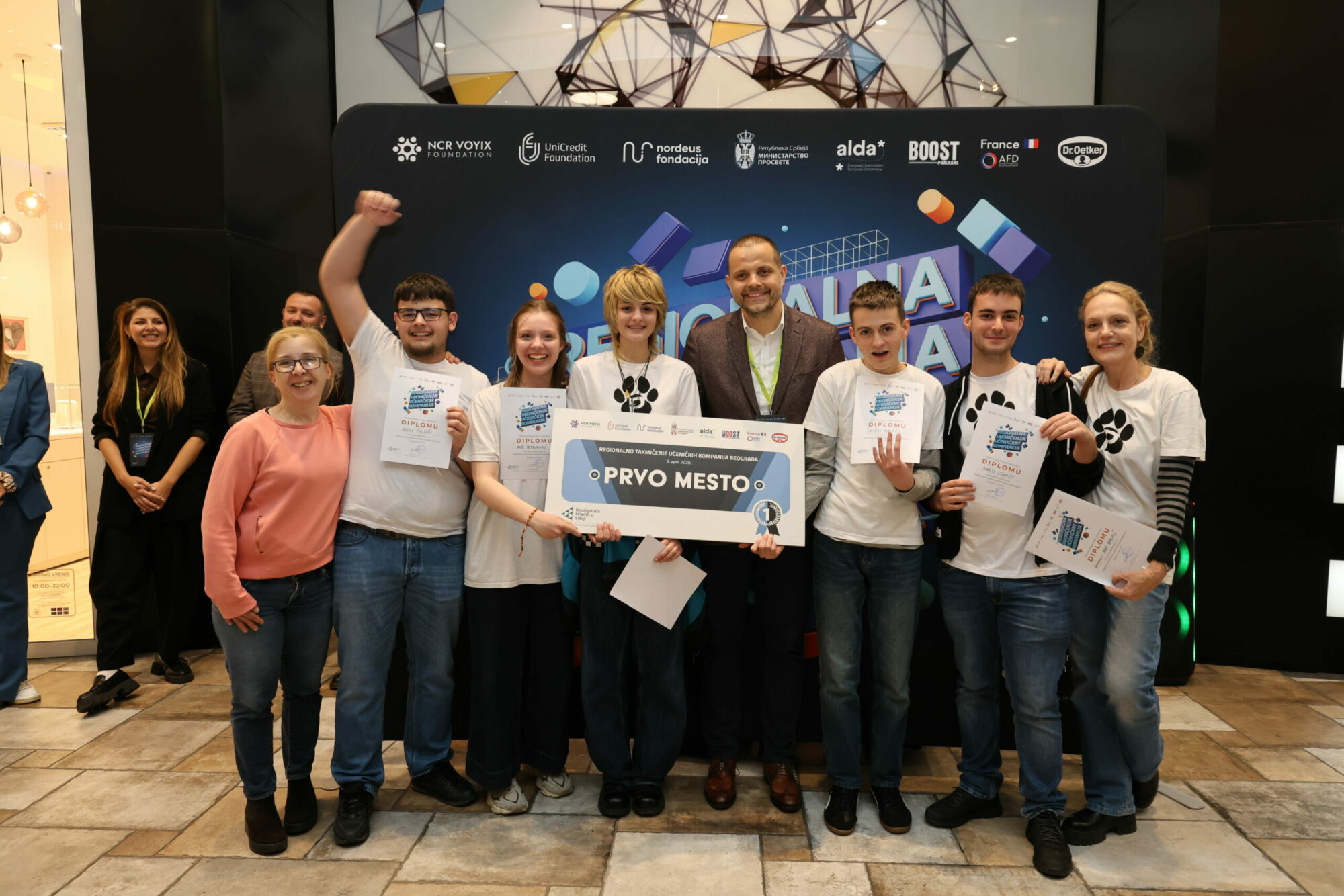 Komplet za izradu otiska šape, sprej za peglanje i biljni terarijum: Proizvodi srednjoškolaca iz Beograda