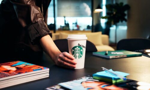 Starbucks_Prada_2
