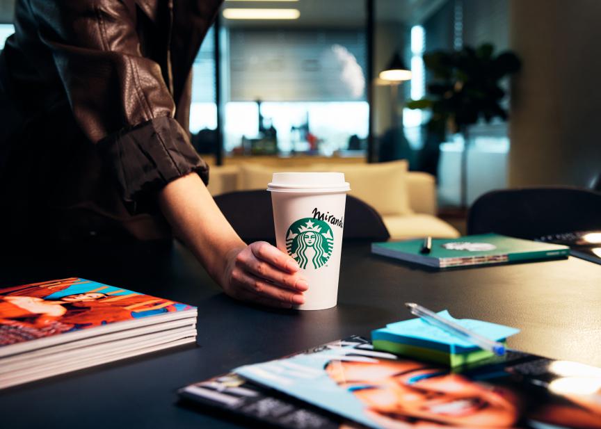 Starbucks_Prada_2