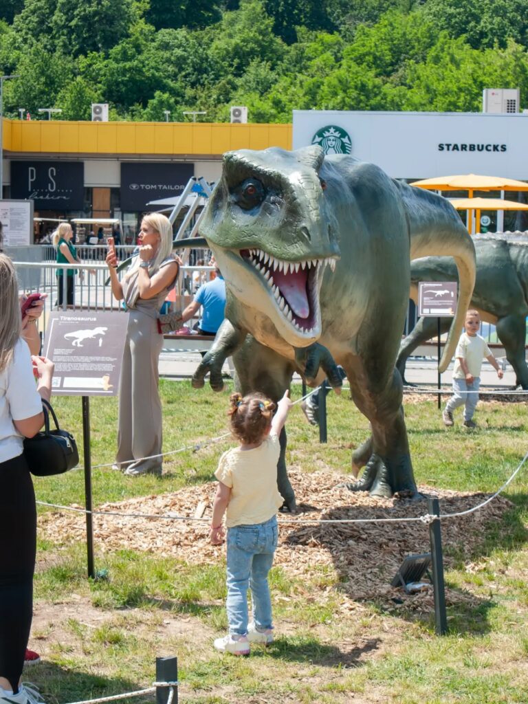 Besplatna izložba dinosaurusa u AVA Shopping Parku: Zakoračite u praistorijsku avanturu za celu porodicu