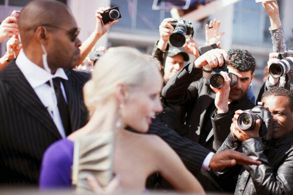 Met Gala, crveni tpih, paparaco, slika