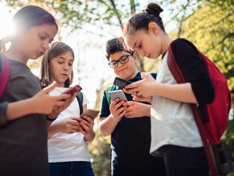 deca, telefon, mobilni telefon