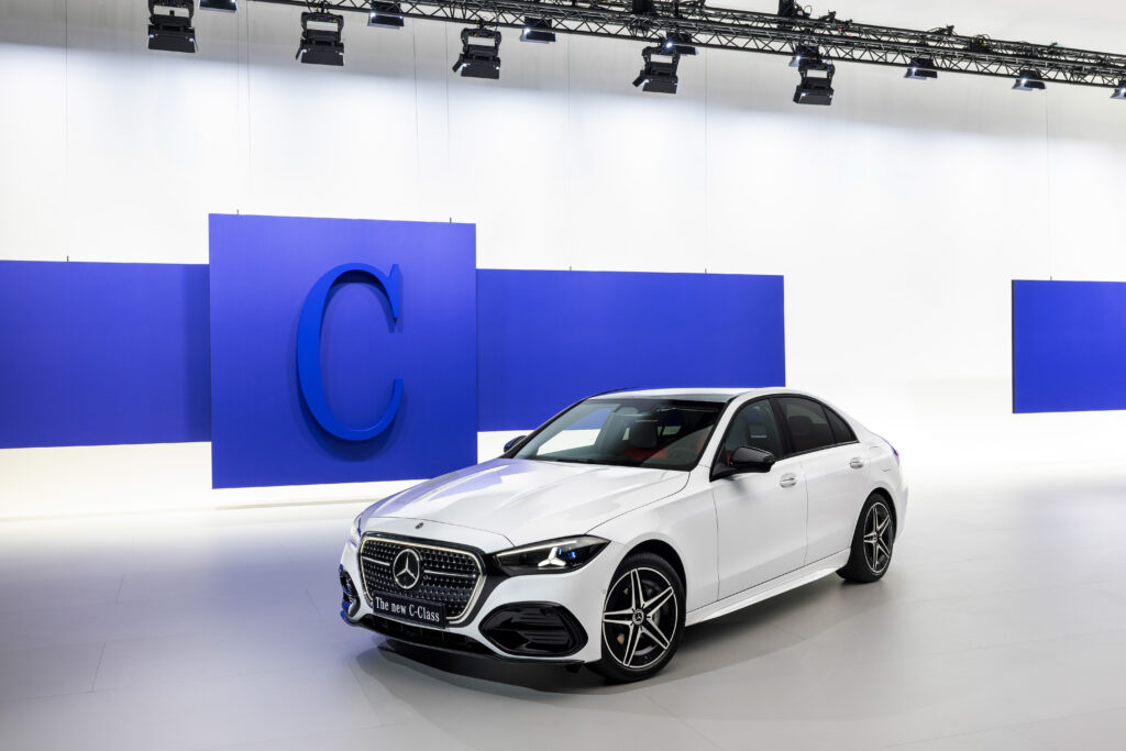 Mercedes-Benz unapredio C-Klasu: AI asistent sada pamti razgovor i predviđa potrebe vozača