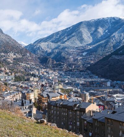 Andora, Grad, prestonica, putovanja