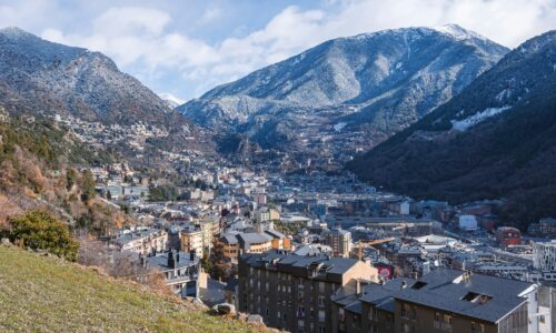Andora, Grad, prestonica, putovanja