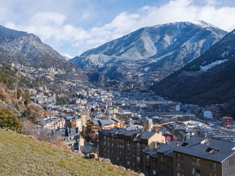 Andora, Grad, prestonica, putovanja