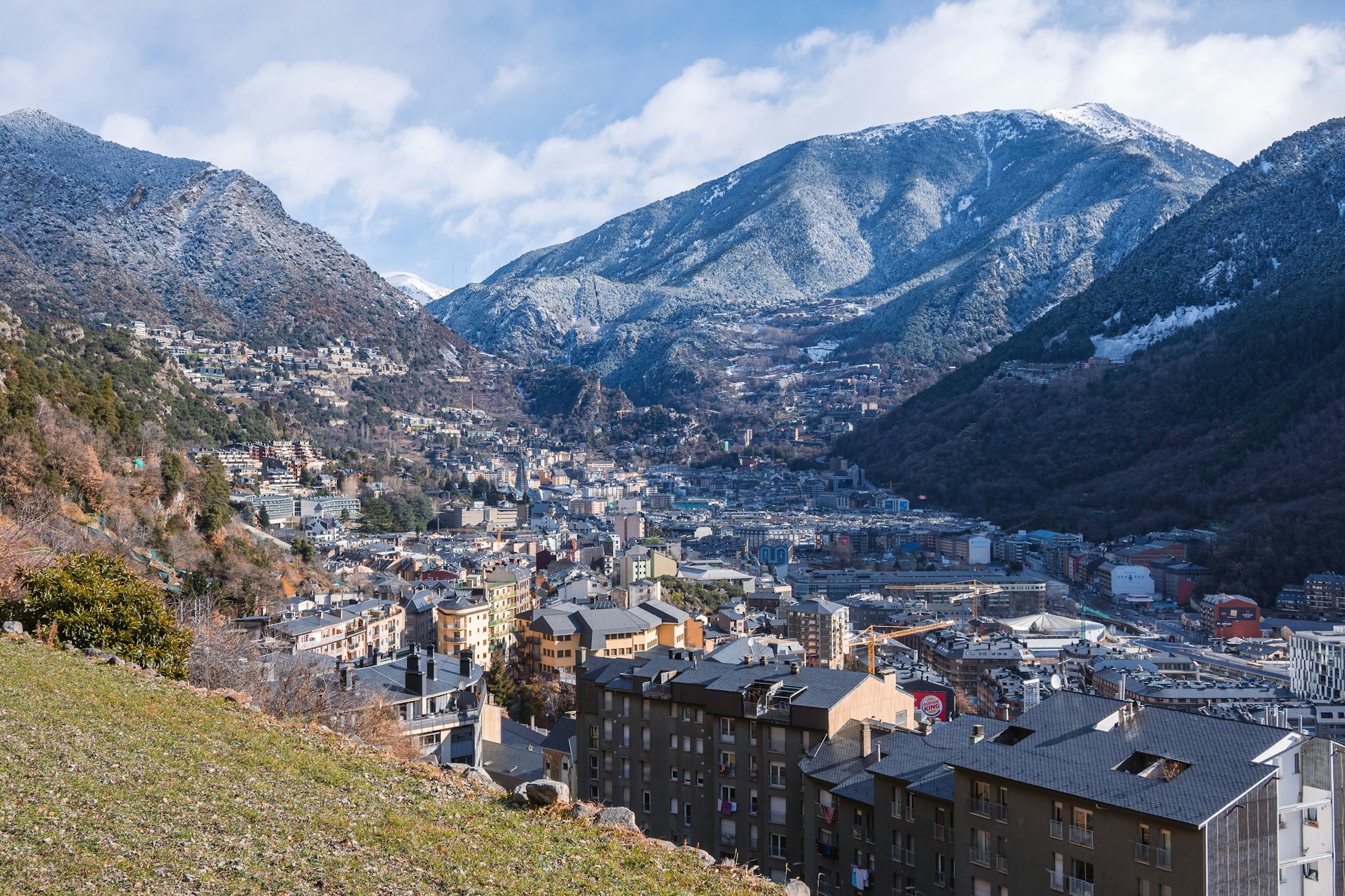 Andora, Grad, prestonica, putovanja