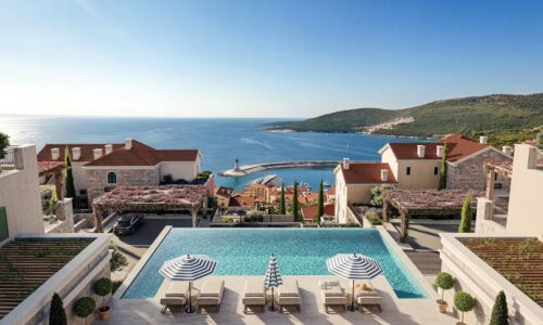 MIRTA, Lustica Bay